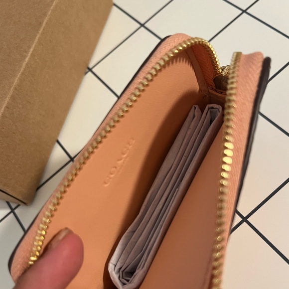 Coach Zip Card Case: Faded Blush 🧡 - Picture 7 of 9